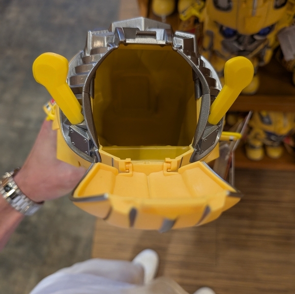 Authentic Bumblebee Popcorn Bucket Eyes Light Up Action Figure Universal Studios - Picture 5 of 6